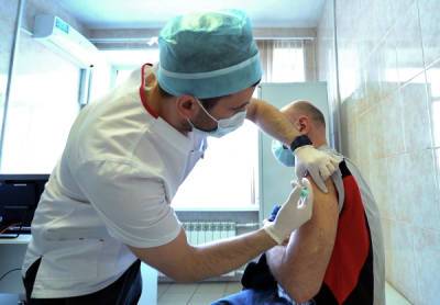 РФПИ заявил об отсутствии новых побочных эффектов после прививки «Спутником V»
