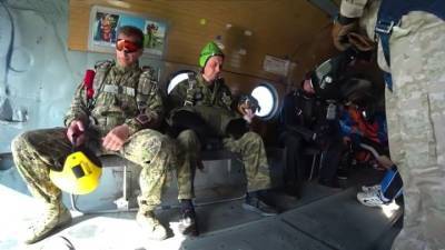 Новости на "России 24". Собаки-десантники испытывают новую парашютную систему