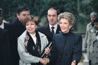 Переводчик Горбачева рассказал, когда подружились Нэнси Рейган и Раиса Горбачева