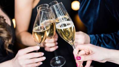 Власти Франции заявили, что считают шампанское французским наименованием