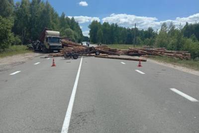 В ДТП с лесовозом в Шиловском районе погибла 27-летняя водитель трактора