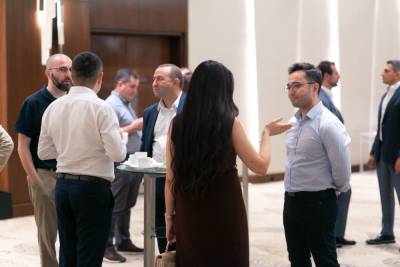 Председатель Правления Фонда возрождения Карабаха встретился с членами сети “Foreign MBA Club” (ФОТО)