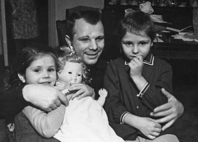 Дети и внуки Гагарина: как сложилась их судьба