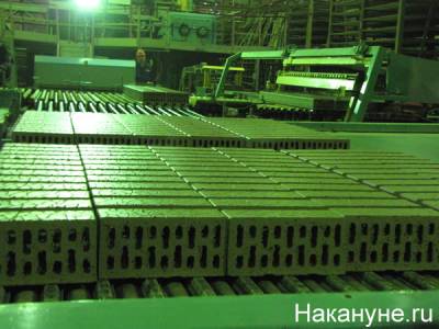 Рабочим кирпичного завода на Урале выплатили долги по зарплате