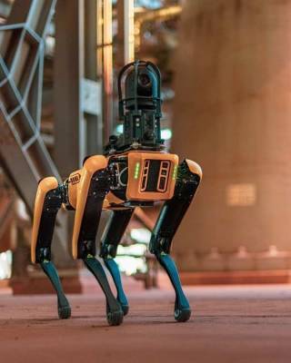 Роботы Boston Dynamics устроили синхронные танцы по случаю вхождения в состав Hyundai Motor