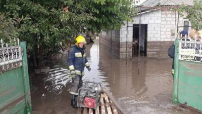 Молдавия уходит под воду: из-за проливных дождей есть угроза подтопления