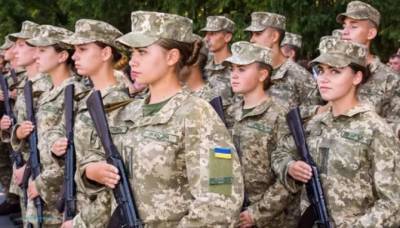 Военнослужащих украинок хотят судить военным судом и отправлять на гауптвахту