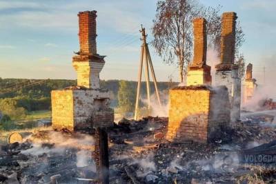 Следователи выясняют обстоятельства смерти мужчины на пожаре в Тверской области