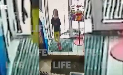 Пропавшая в Тюмени девочка попала на запись камеры видеонаблюдения в магазине