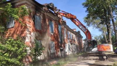 В Колпино начали сносить ветхие дома по программе реновации