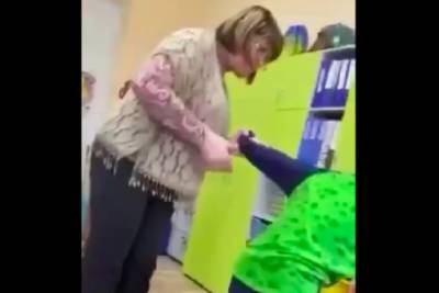 Учительнице киевской школы, которая избивала школьника с аутизмом, сообщено о подозрении