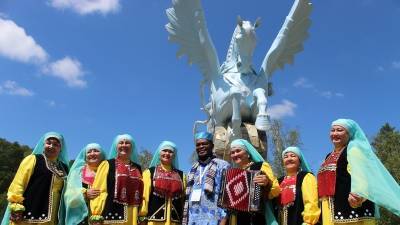В Башкирии в рамках VI Всемирной Фольклориады состоялось открытие памятника Акбузату