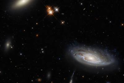 Телескоп Hubble сделал фото сразу двух огромных галактик