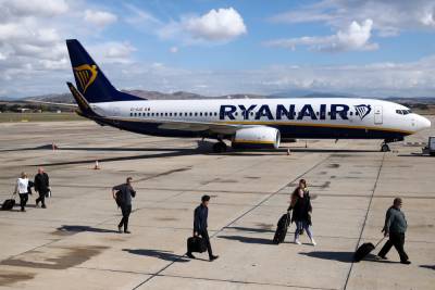 В Польше пилот Ryanair не пустил на борт 30 украинцев