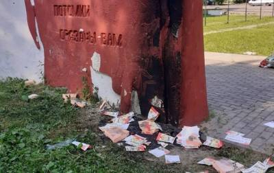 В России подростки подожгли памятник Победы