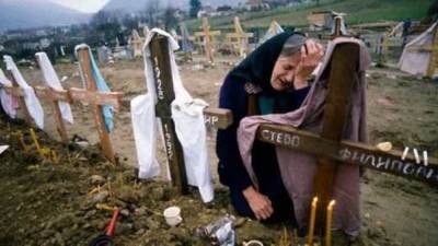 В окрестностях Сребреницы почтили память сербов, убитых в...