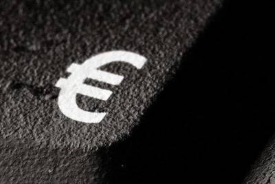 Евро дешевеет к доллару после публикации внутренней статистики