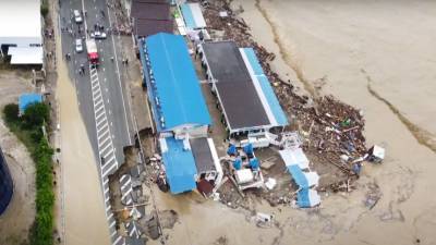 В шести районах Кубани ввели режим ЧС — кадры затопления с коптера