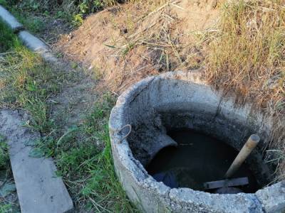 В соцсетях пожаловались на слив канализации в приток Оки