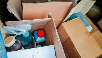ПУХТО с кислотой: в мусорке на севере Петербурга нашли 300 кг химикатов