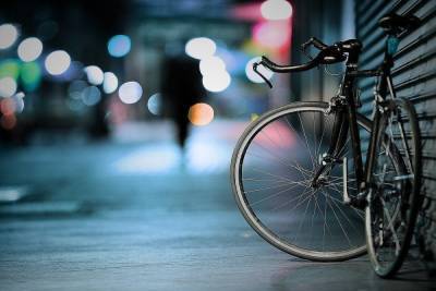 Безработный пскович украл велосипед в центре города