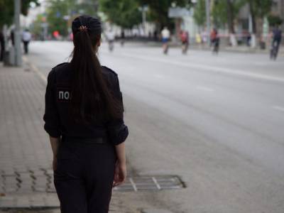В России полицейские массово бегут со службы. Все дело в «палках»