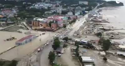 В шести районах Кубани введен режим ЧС: кадры последствий паводка на курортах