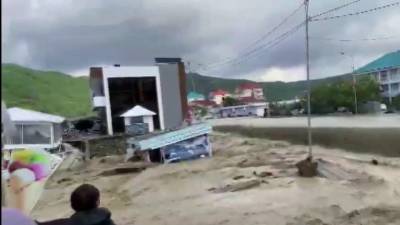 В районе Туапсе из-за подтоплений погибли женщина с ребенком и пожилой мужчина