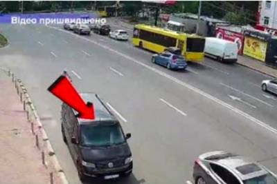 В Киеве авто без водителя пересекло шестиполосную дорогу