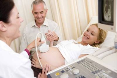 Женщинам с нормальным течением беременности сократят количество осмотров из-за ковида