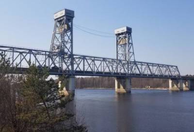 Разводка моста через реку Свирь на два часа остановит движение по трассе “Кола”