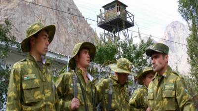 Минобороны Таджикистана направляет дополнительные войска на границу с Афганистаном