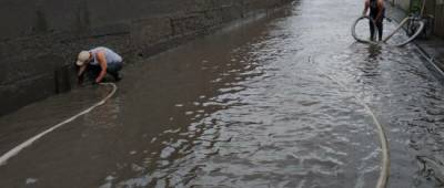 Мариуполь затопило: поднялся уровень воды в Азовском море, изменили маршрут городского транспорта (видео)