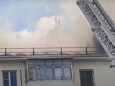 В Новороссийске произошел крупный пожар в пятиэтажном доме (видео)