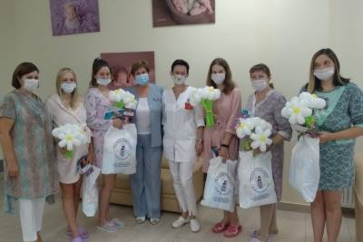 Пациенток перинатального центра Тамбова поздравили с Днём семьи, любви и верности