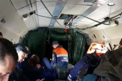 Основная часть разбившегося на Камчатке самолета Ан-26 находится в воде
