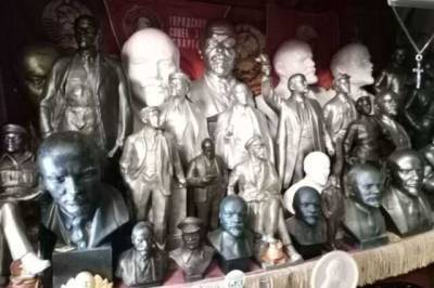 На Алтае коммунист продает коллекцию бюстов Ленина, чтобы оплатить дорогую операцию