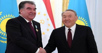 Эмомали Рахмон поздравил с днем рождения Нурсултана Назарбаева