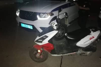 В Рязани сотрудники задержали 51-летнюю иностранку на скутере без прав