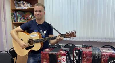 Блогер из чувашской глубинки работает в сельском клубе, играет на восьми инструментах и занимается стройкой