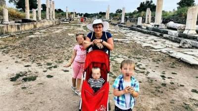 В Абхазии петербурженку с тремя детьми унесло в море