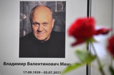 Владимира Меньшова похоронят рядом с Василием Лановым