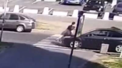 Ford сбил электросамокатчицу с ребёнком на улице Уточника в Петербурге