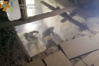 Смотрела телевизор: в Одессе под завалами дома нашли тело пенсионерки