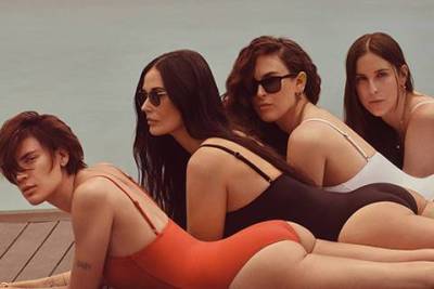 Деми Мур с тремя дочерьми снялась в новой рекламной кампании купальников
