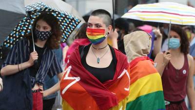 В Тбилиси продолжается противостояние между противниками и союзниками ЛГБТ-сообщества - gazeta.ru - Тбилиси - Tbilisi