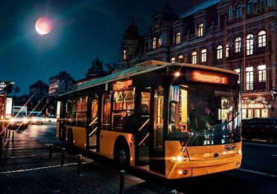 В Киеве на час продлили работу общественного транспорта – названы даты