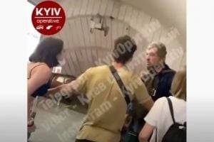 В киевском метро девушка избила шлепнувшего ее по попе мужчину