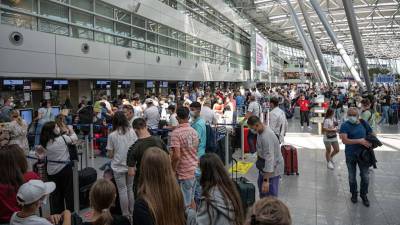 Ножевая атака в аэропорту Дюссельдорфа: преступник в бегах