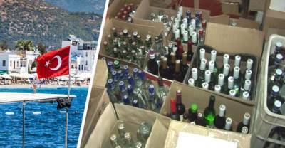 Число жертв, отравленных алкоголем в Турции, растет: о туристах сведений нет
